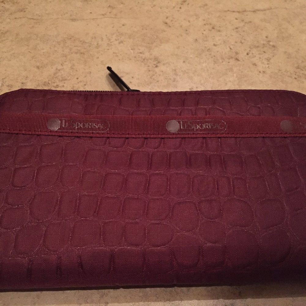 LeSportsac Taylor Zip Around Wallet - NWOT